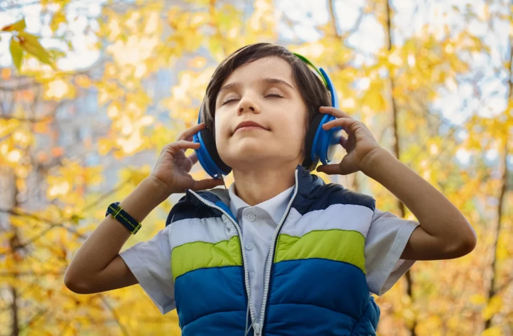 Child with headphones world hearing day